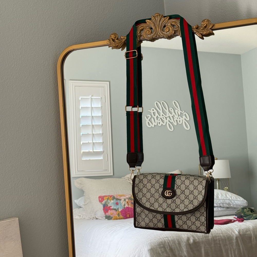 Gucci Women's Beige and Green Crossbody Bag 💼 ❤️‍🔥 - Picture 2 of 7
